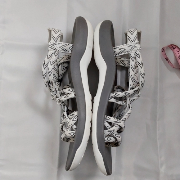 Viakix Hiking Sandals - Picture 9 of 11